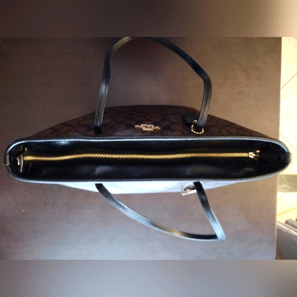 COACH Signature Series Street Tote F34104 - Picture 9 of 12